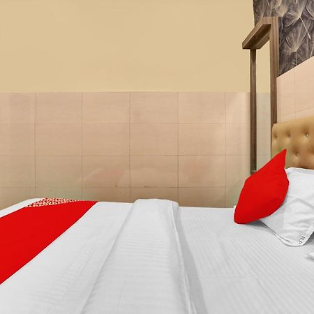 Hotel O Nandi Palace Lodging And Boarding Ulhāsnagar 外观 照片