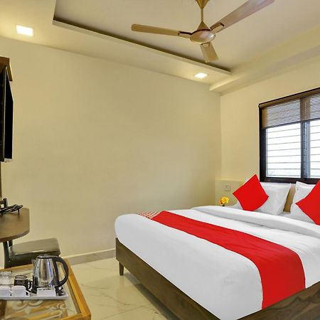 Hotel O Nandi Palace Lodging And Boarding Ulhāsnagar 外观 照片
