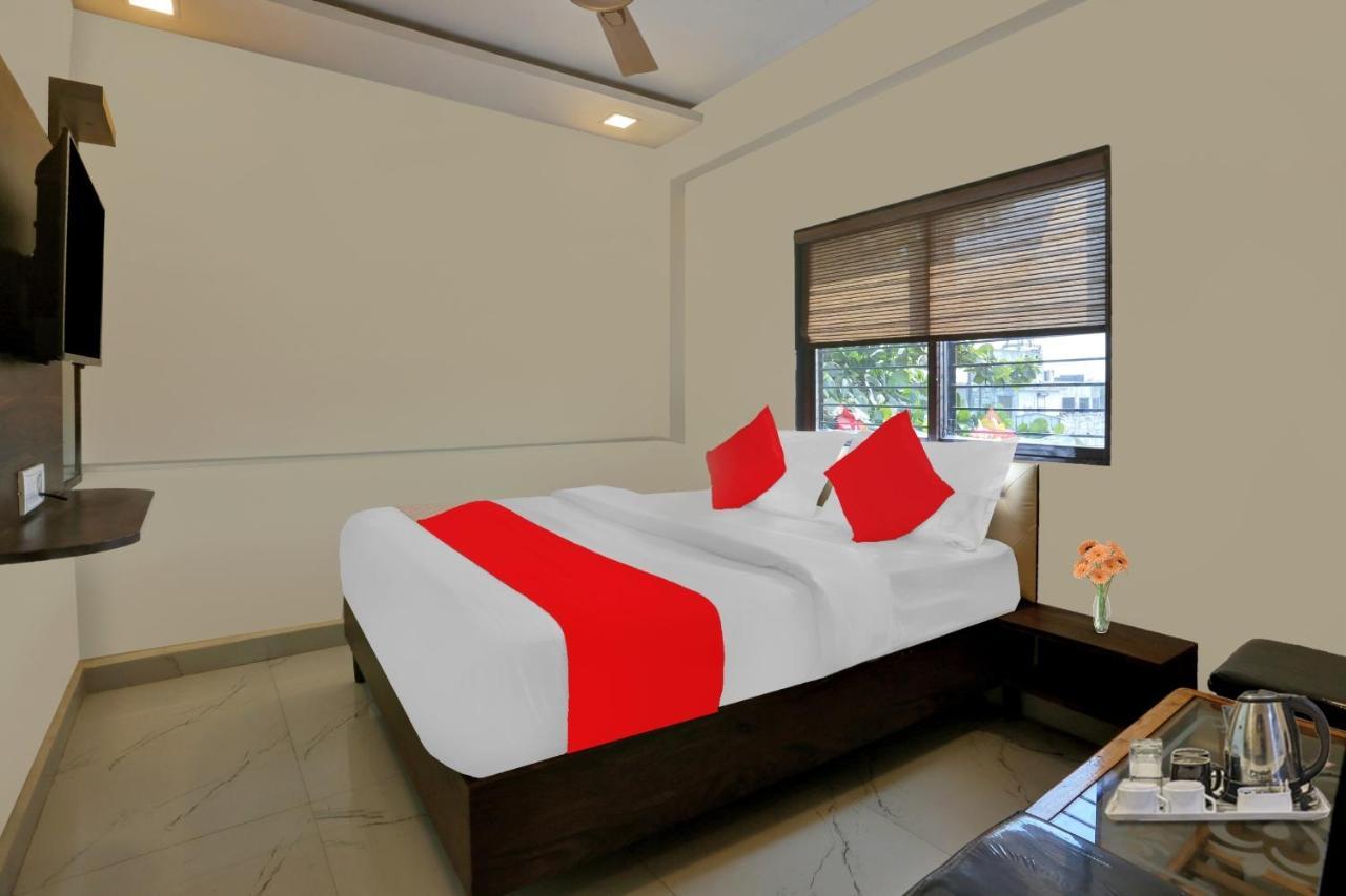 Hotel O Nandi Palace Lodging And Boarding Ulhāsnagar 外观 照片