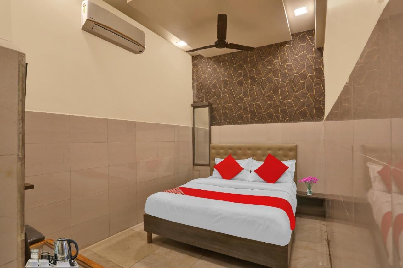Hotel O Nandi Palace Lodging And Boarding Ulhāsnagar 外观 照片