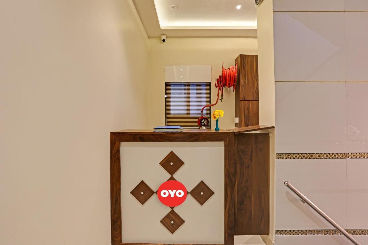 Hotel O Nandi Palace Lodging And Boarding Ulhāsnagar 外观 照片