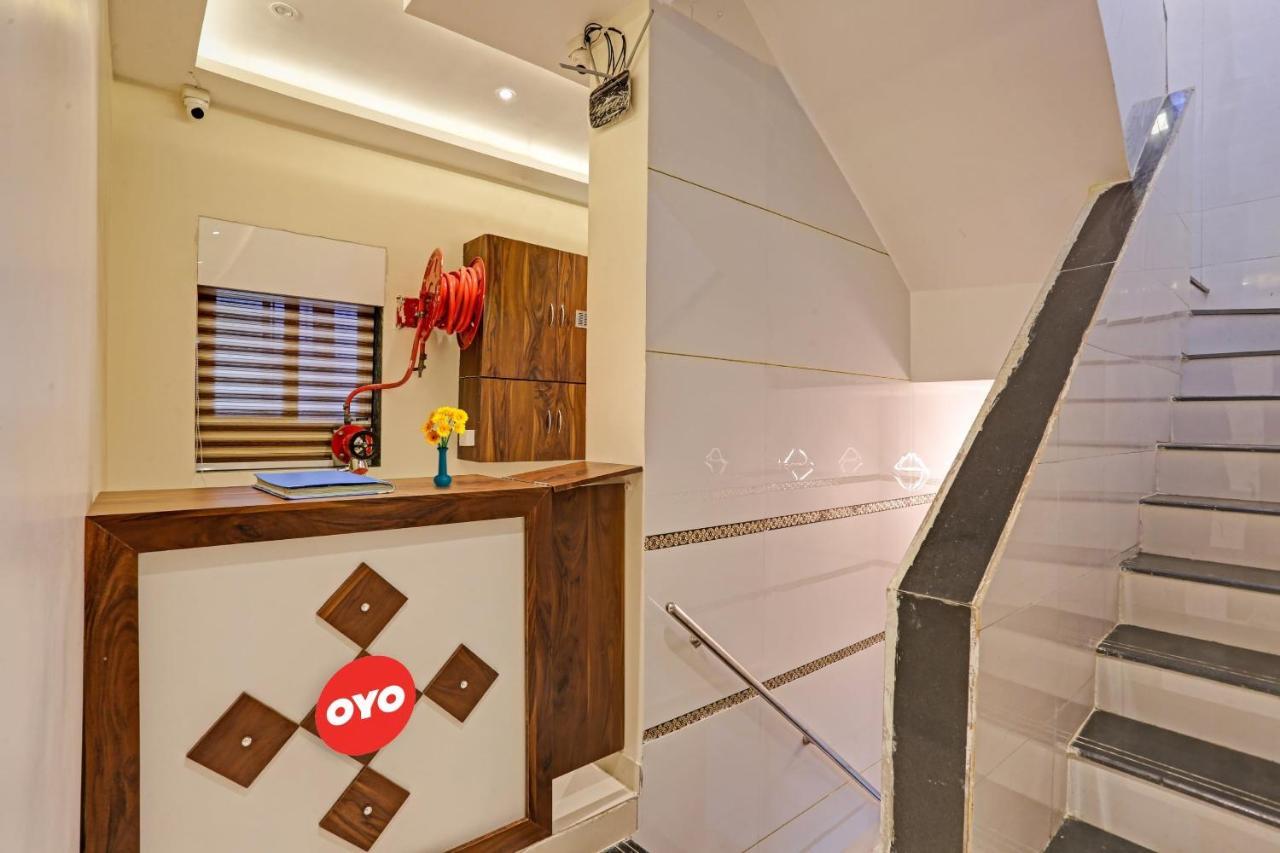 Hotel O Nandi Palace Lodging And Boarding Ulhāsnagar 外观 照片