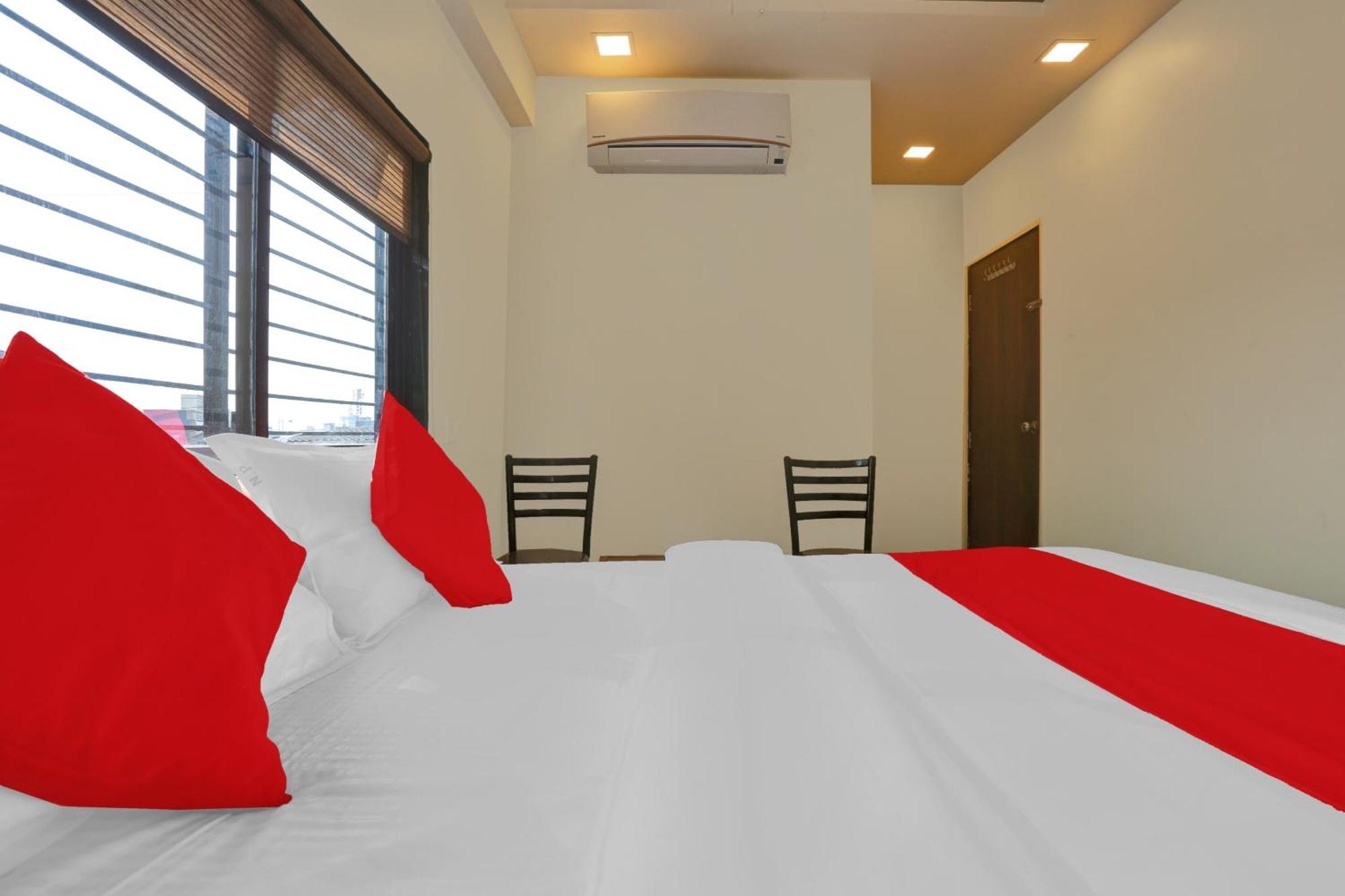 Hotel O Nandi Palace Lodging And Boarding Ulhāsnagar 外观 照片