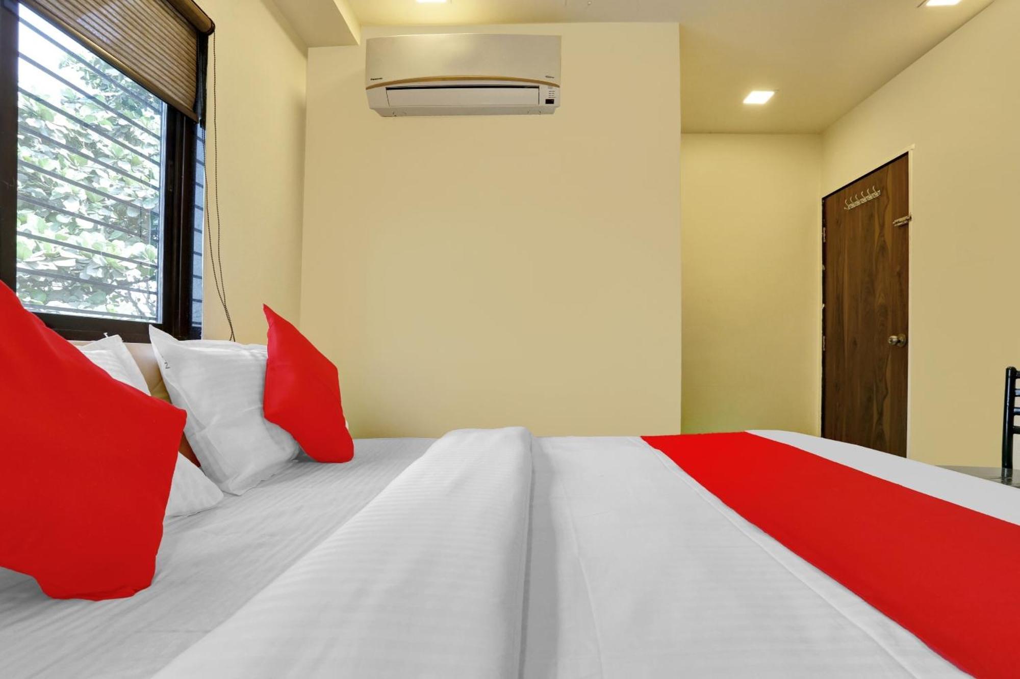 Hotel O Nandi Palace Lodging And Boarding Ulhāsnagar 外观 照片