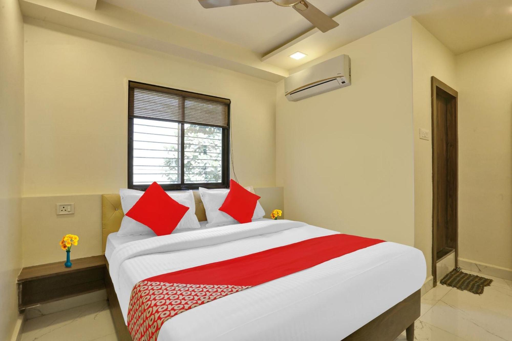 Hotel O Nandi Palace Lodging And Boarding Ulhāsnagar 外观 照片