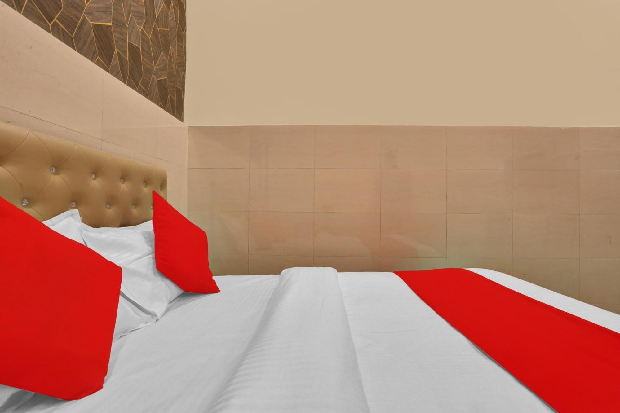 Hotel O Nandi Palace Lodging And Boarding Ulhāsnagar 外观 照片
