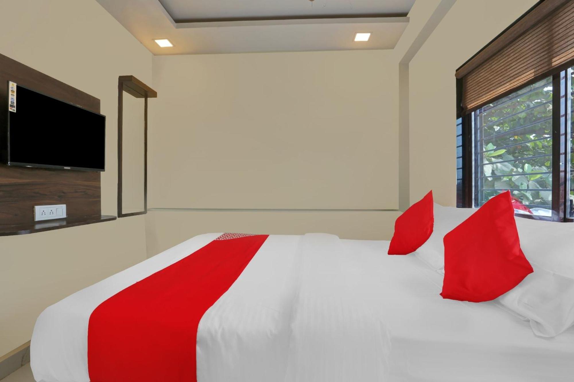 Hotel O Nandi Palace Lodging And Boarding Ulhāsnagar 外观 照片